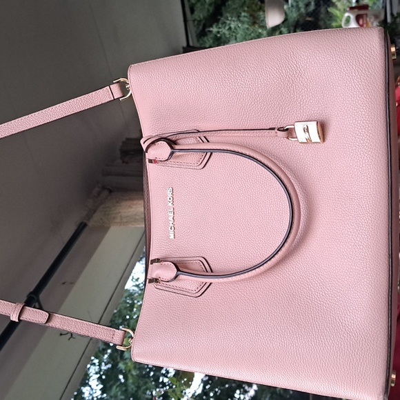 Michael Kors Soft Pink Pebble Leather Satchel/Crossbody Bag. EC - Picture 3 of 15